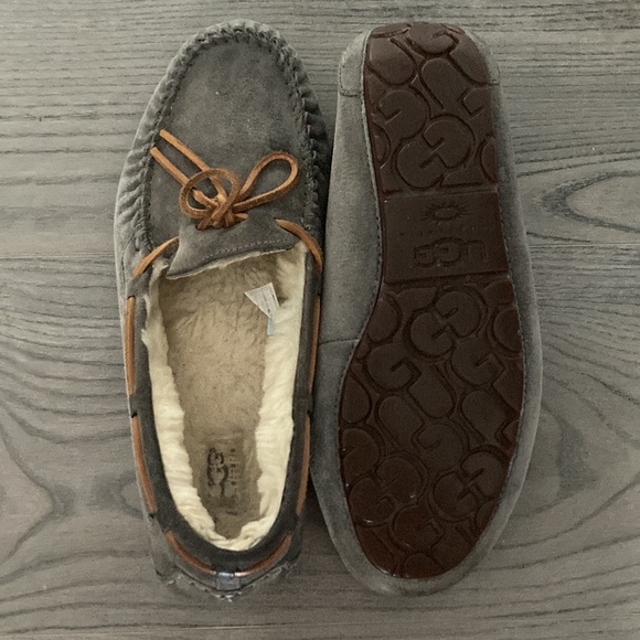 UGG Australia Women's Dakota Slippers - Picture 15 of 16